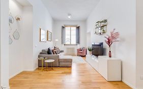 Opera Exclusive House By Premium Suites Collection
